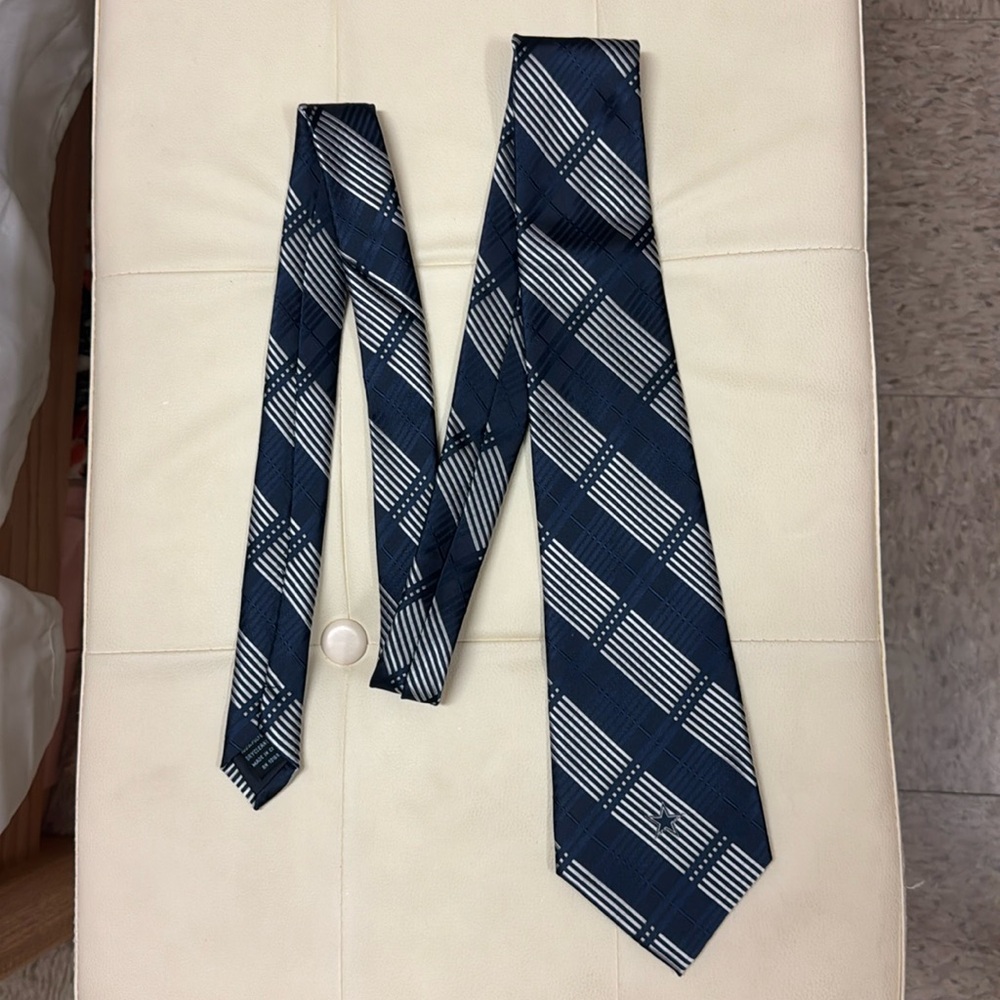 Cowboys NFL Blue and Silver Plaid Men’s Tie Football